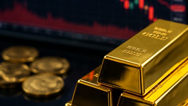 Market Trends: Gold Prices Drop Amid Tech Selloff Impact